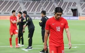 南京12岁少年空翻哥孟新艺挑战英超梯队引发全国关注